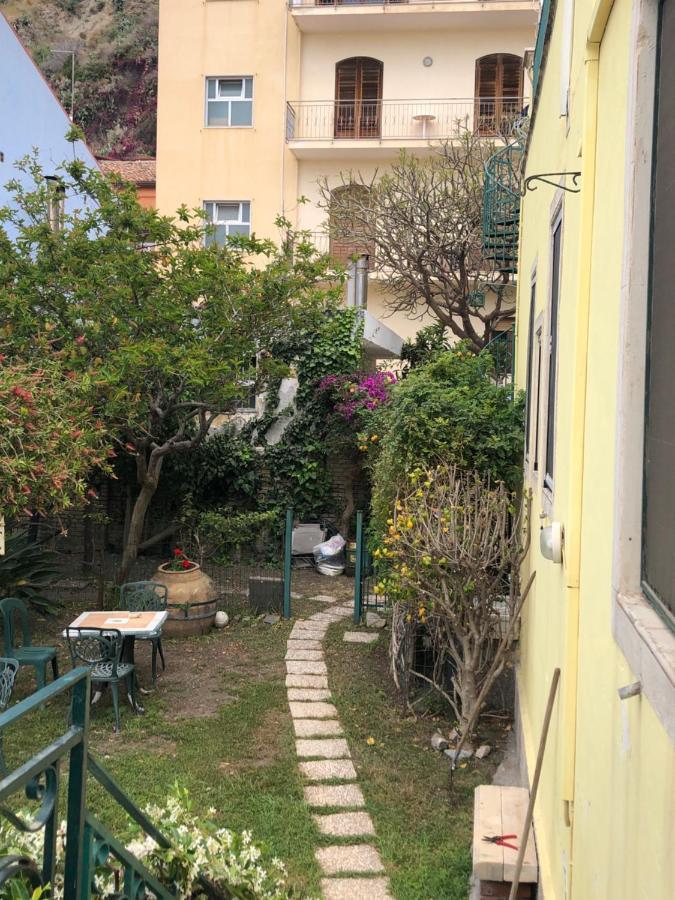 Hostel Beach House 지아르디니낙소스 외부 사진